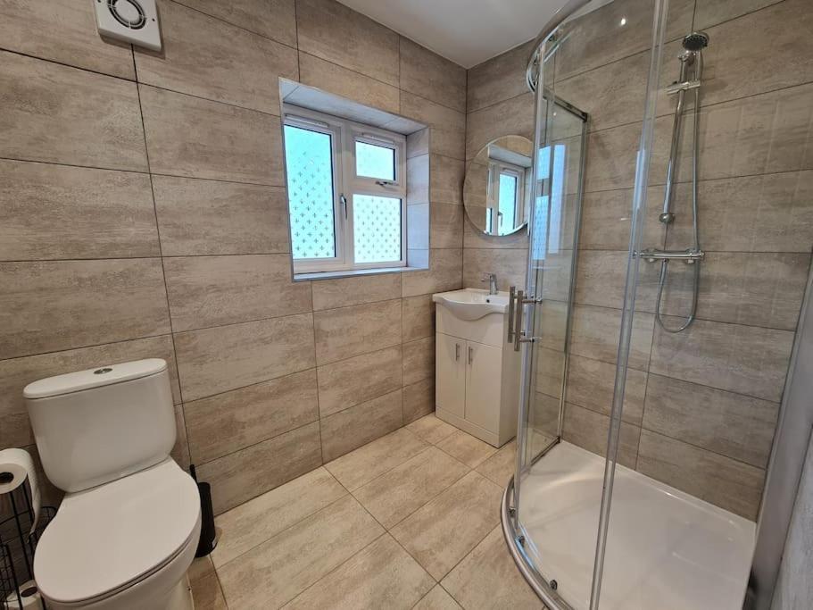 Elm Park Cheerful 4-Bedroom Holiday Home Hornchurch 外观 照片