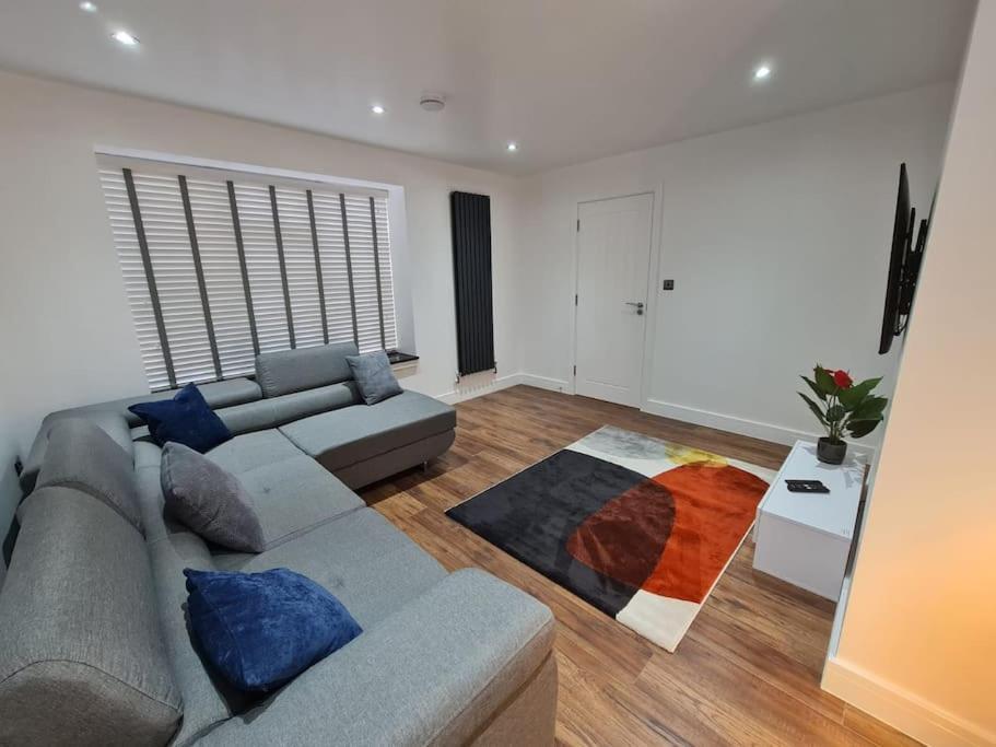Elm Park Cheerful 4-Bedroom Holiday Home Hornchurch 外观 照片