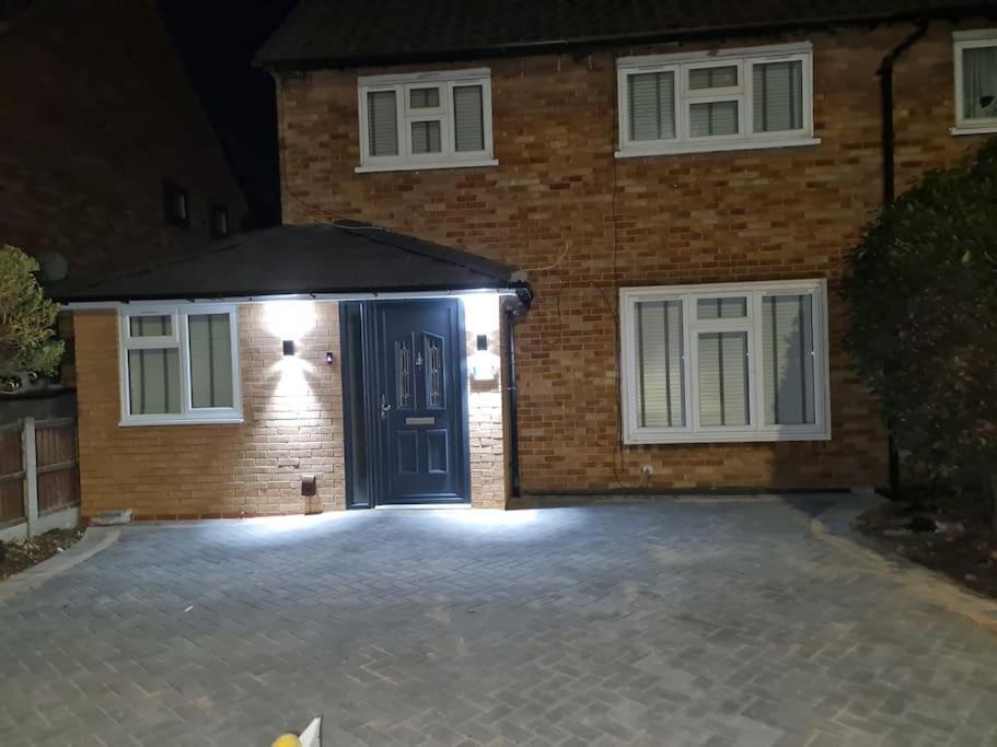 Elm Park Cheerful 4-Bedroom Holiday Home Hornchurch 外观 照片