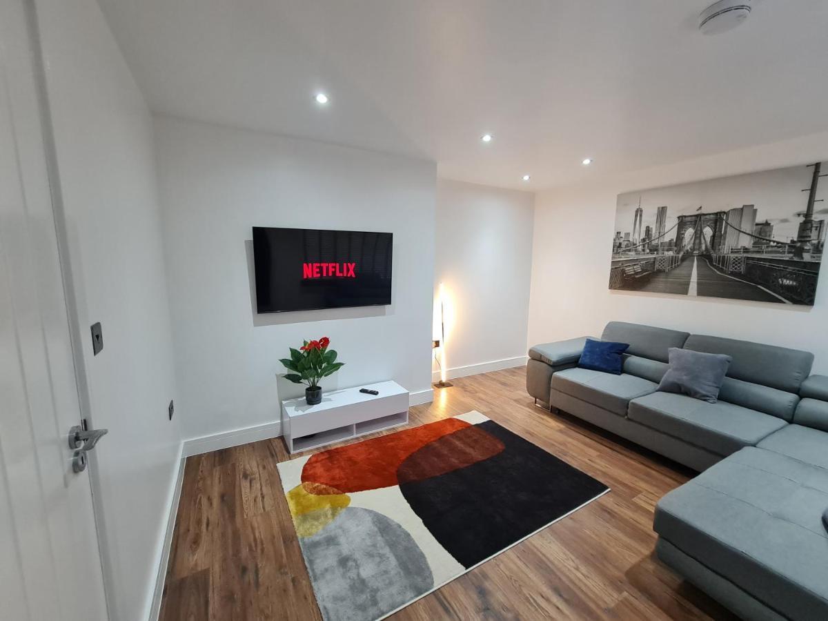 Elm Park Cheerful 4-Bedroom Holiday Home Hornchurch 外观 照片