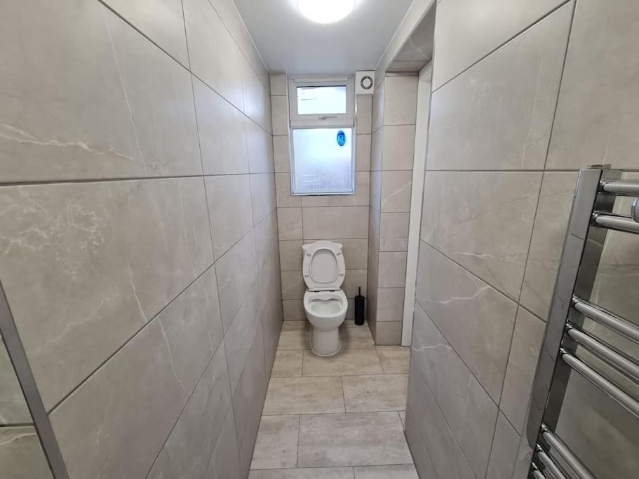 Elm Park Cheerful 4-Bedroom Holiday Home Hornchurch 外观 照片